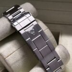 Clasp of Rolex Submariner Green Dial