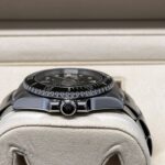 Rolex submariner date black dial crown