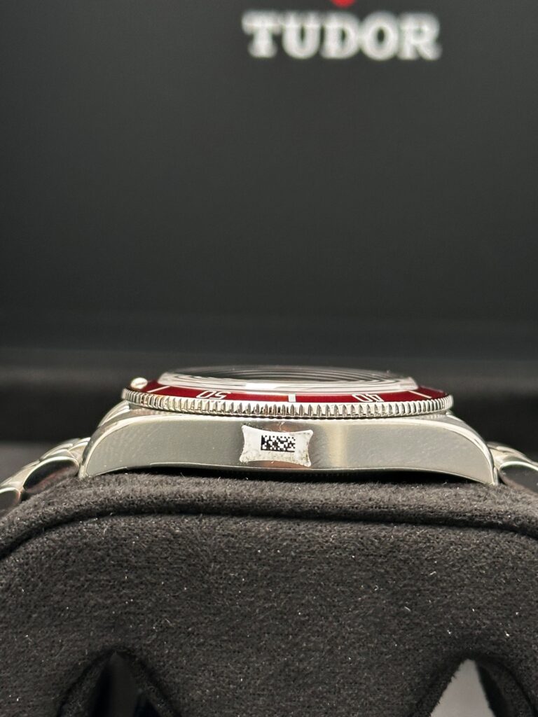 Tudor Black Bay bracelet T-fit clasp adjustment system