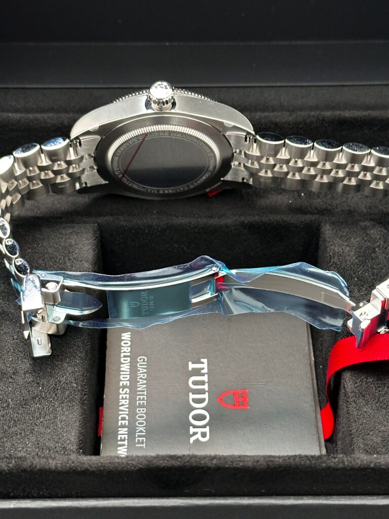Tudor Black Bay bracelet T-fit clasp adjustment system