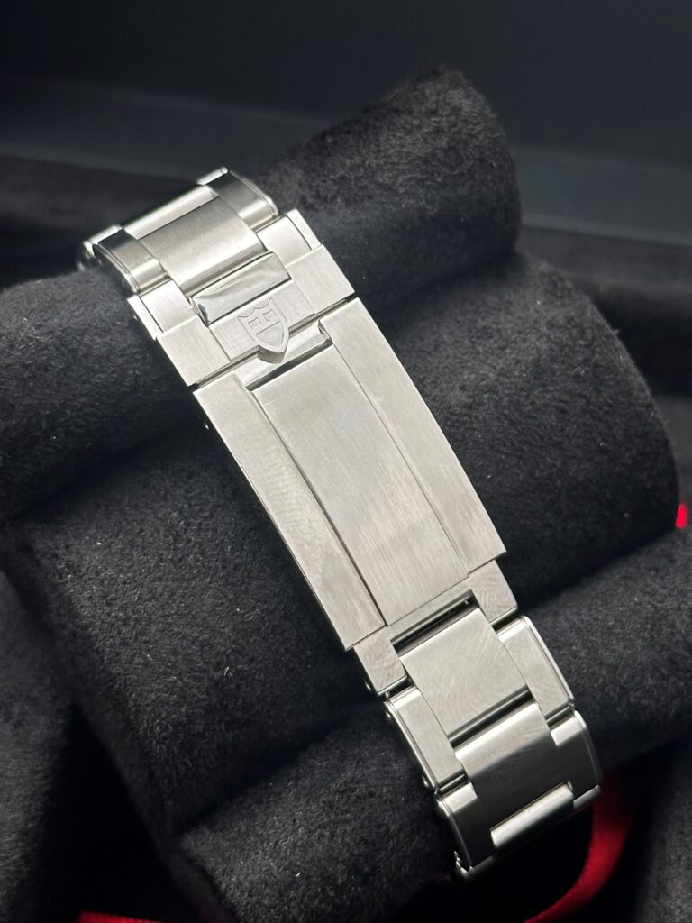 Tudor BB54 black dial 37mm steel bracelet