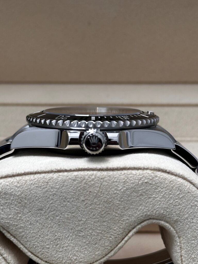 Rolex Submariner 41mm case profile