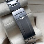 Rolex Submariner No Date on Oyster bracelet close up