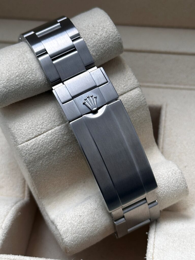 Rolex Submariner No Date on Oyster bracelet close up