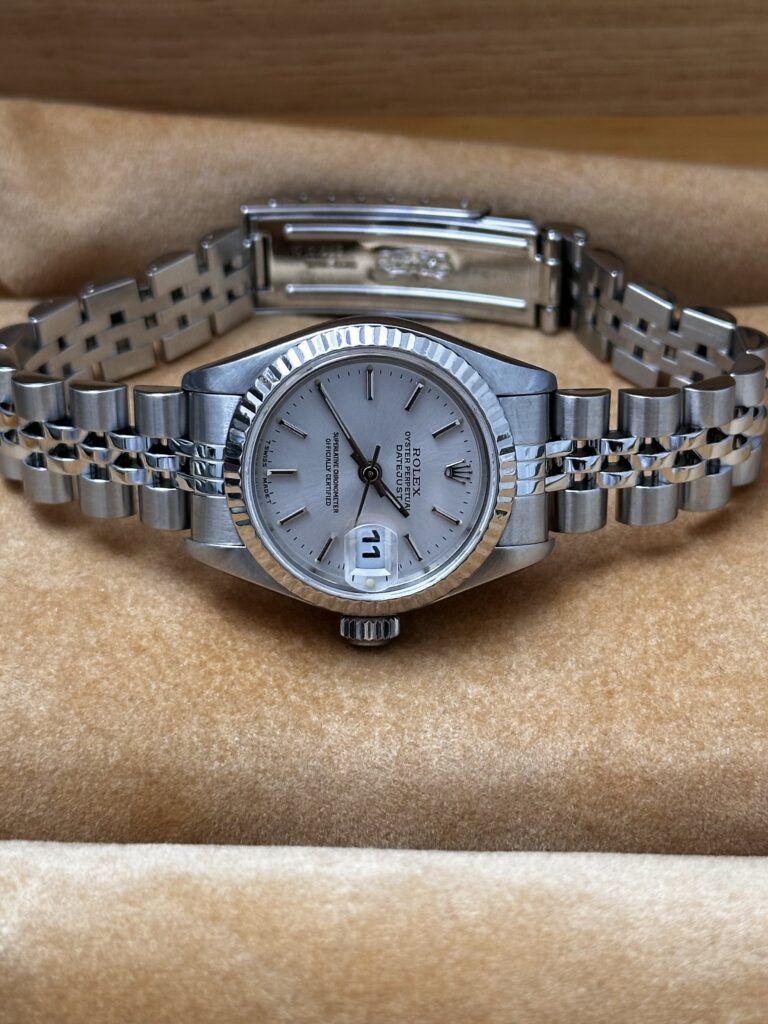 Rolex fluted bezel detail 69174