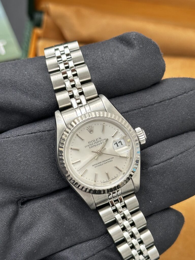 Rolex Lady Datejust sapphire crystal detail