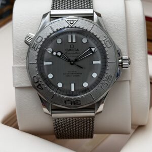 Omega Seamaster Diver 300M grey wave dial close up