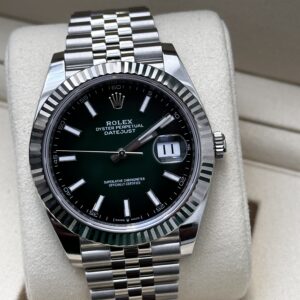 Rolex Datejust 41 126334 ombré green dial close up