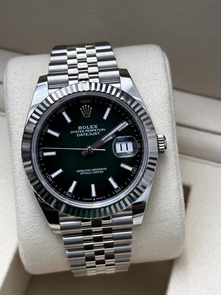 Rolex Datejust 41 126334 ombré green dial close up