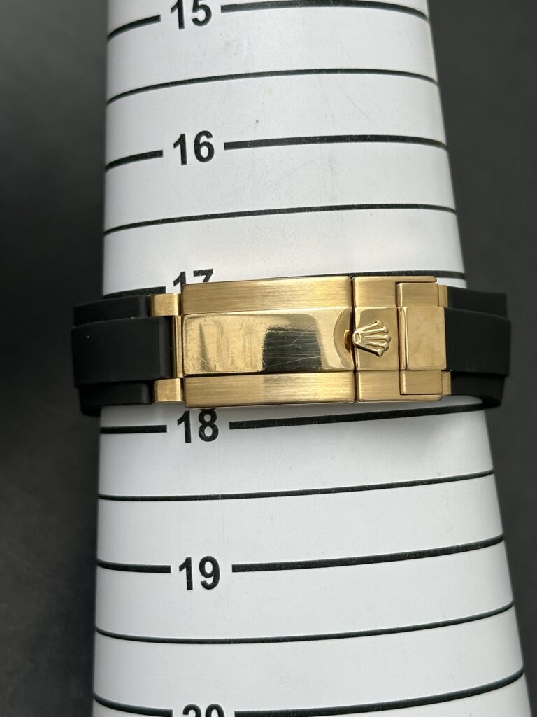 Bracelet size of Rolex Daytona 'Pikachu'