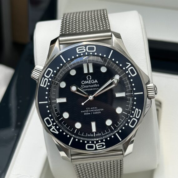 dial Omega Seamaster diver 300m James Bond 007 60th anniversary